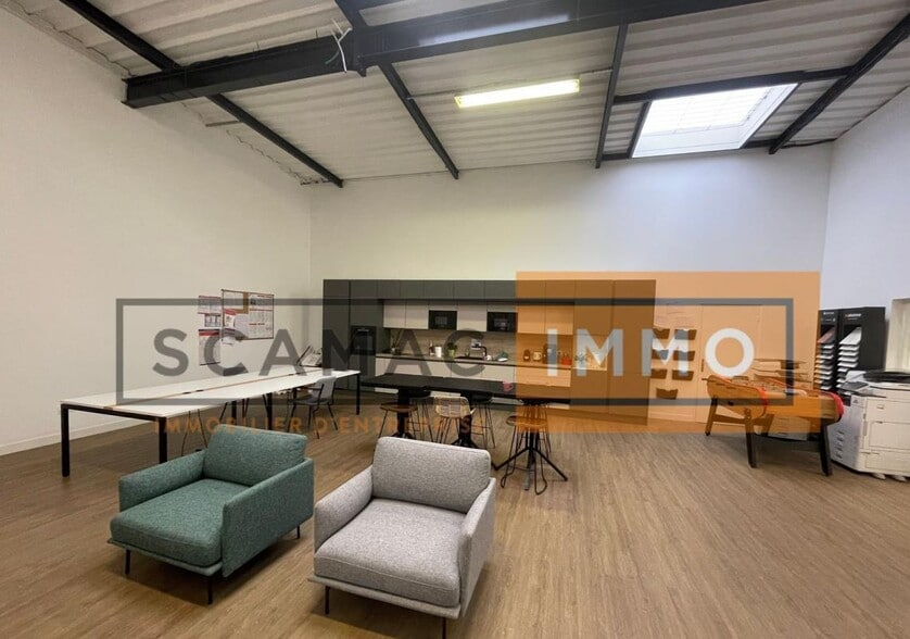 Light Industrial in Saint-Thibault-des-Vignes for sale - Building Photo - Image 2 of 15