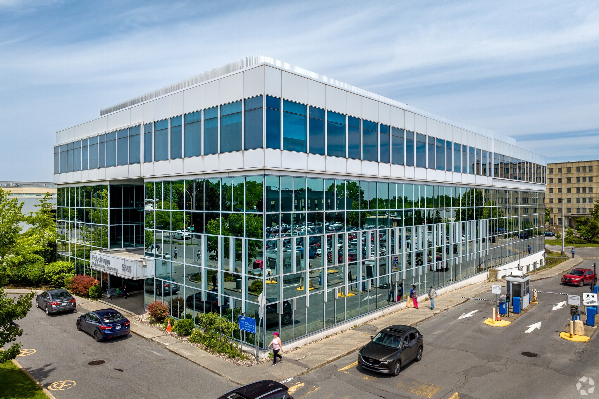 5345 Boul De L'assomption, Montréal, QC to rent Primary Photo- Image 1 of 5