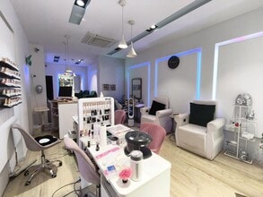 Retail in Barcelona, Barcelona to rent Interior Photo- Image 2 of 11