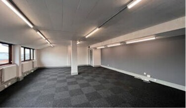 High St, Aylesbury to rent Interior Photo- Image 2 of 7