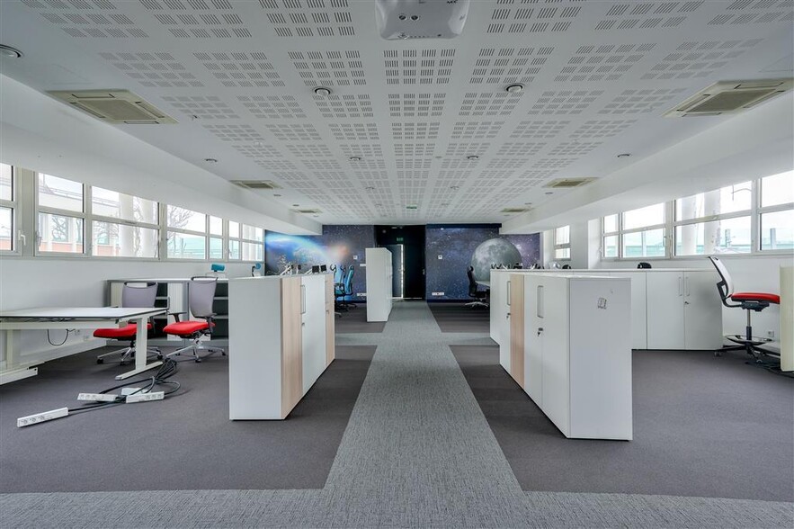 Office in Saint-Cloud to rent - Interior Photo - Image 2 of 8