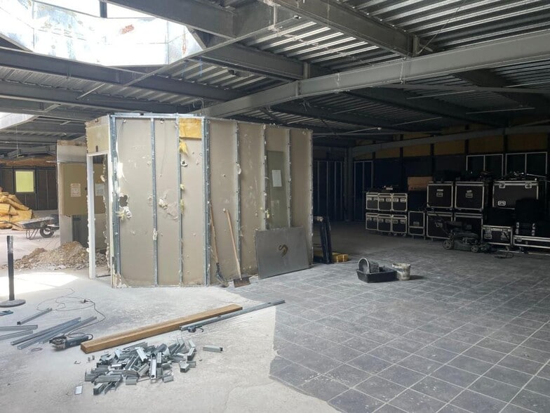 Light Industrial in Moussy-le-Neuf to rent - Building Photo - Image 3 of 9