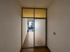 Retail in Santa Coloma de Gramenet, Barcelona to rent Interior Photo- Image 2 of 4