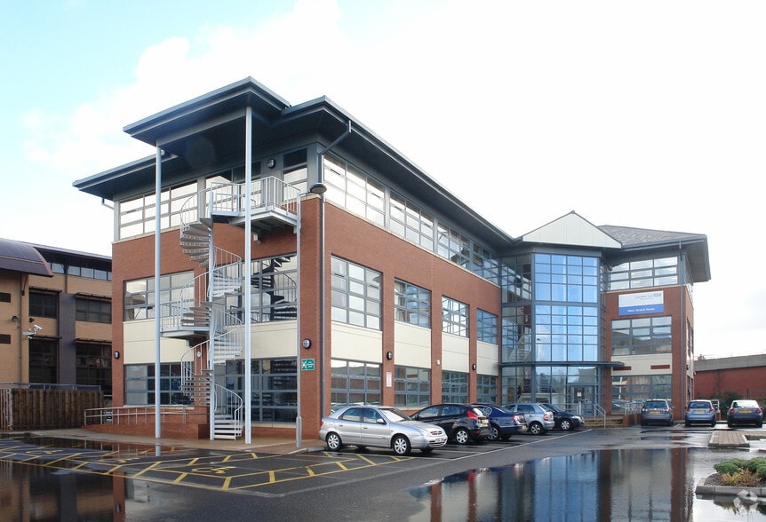 Strand Rd, Preston to rent - Primary Photo - Image 1 of 4