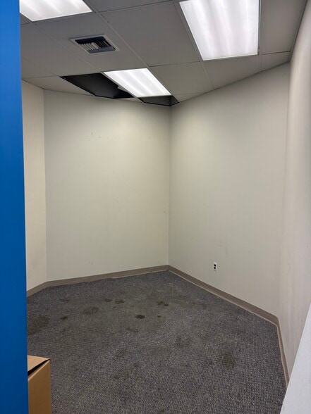 2510 Boston Rd, Bronx, NY to rent - Building Photo - Image 3 of 6