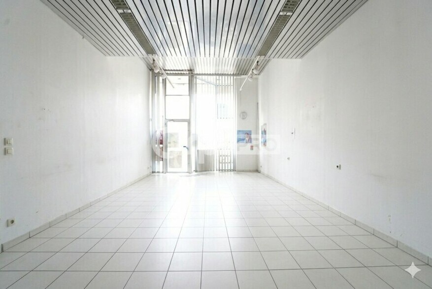 17 Cours Tolstoï, Villeurbanne for sale - Interior Photo - Image 3 of 7