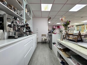 41 Highbridge St, Waltham Abbey to rent Interior Photo- Image 2 of 11