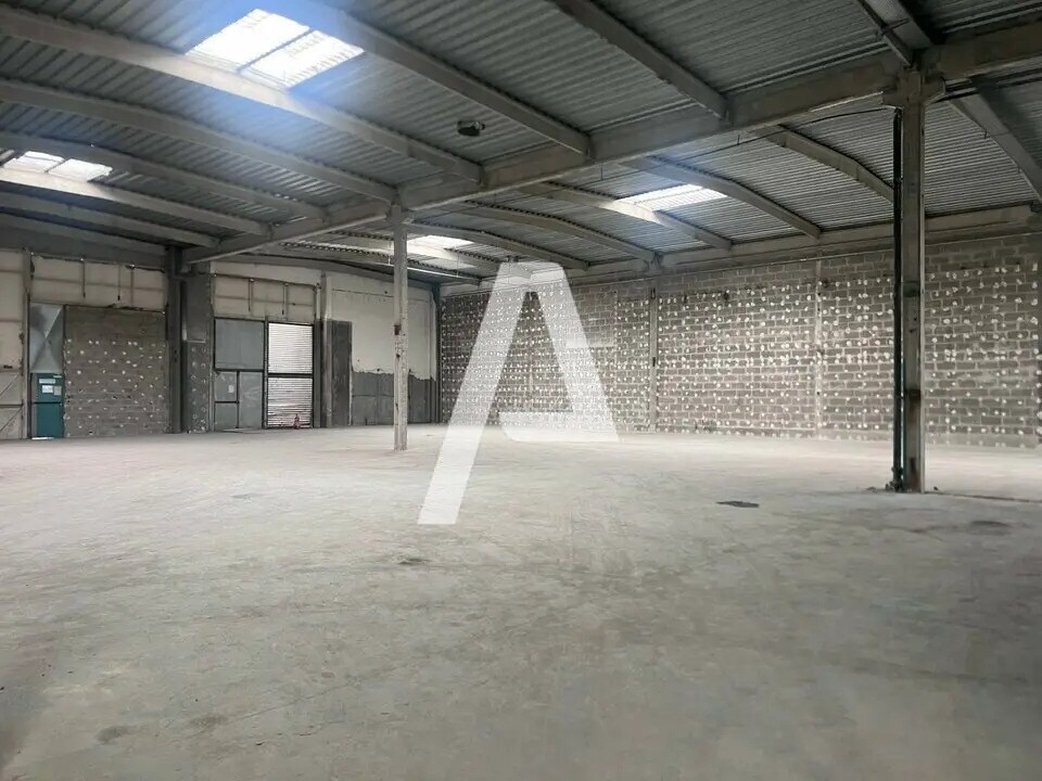 Light Industrial in Ivry-sur-Seine to rent Building Photo- Image 1 of 7