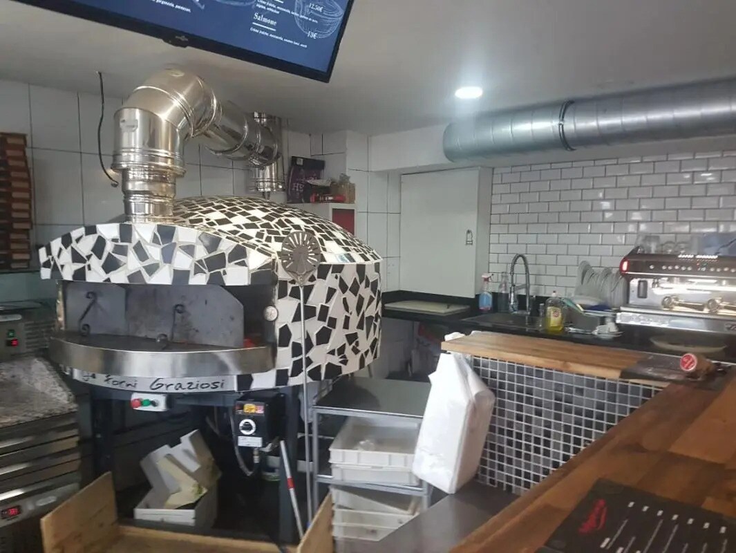 Retail in Saint-Ouen-sur-Seine for sale Interior Photo- Image 1 of 11