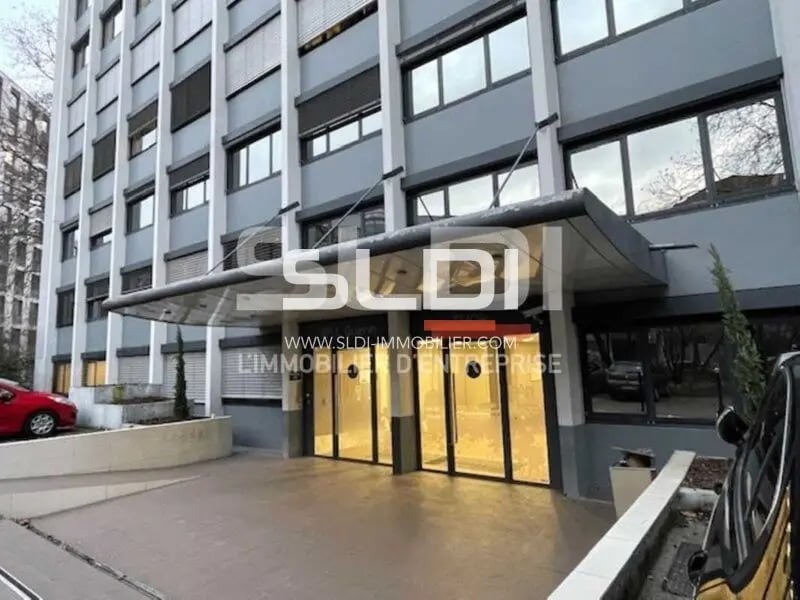 Office in Villeurbanne to rent Building Photo- Image 1 of 9