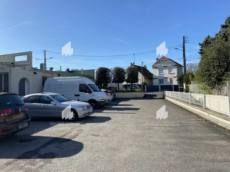 2 Rue Du Val D'Or, Cormeilles-en-Parisis to rent - Building Photo - Image 2 of 4