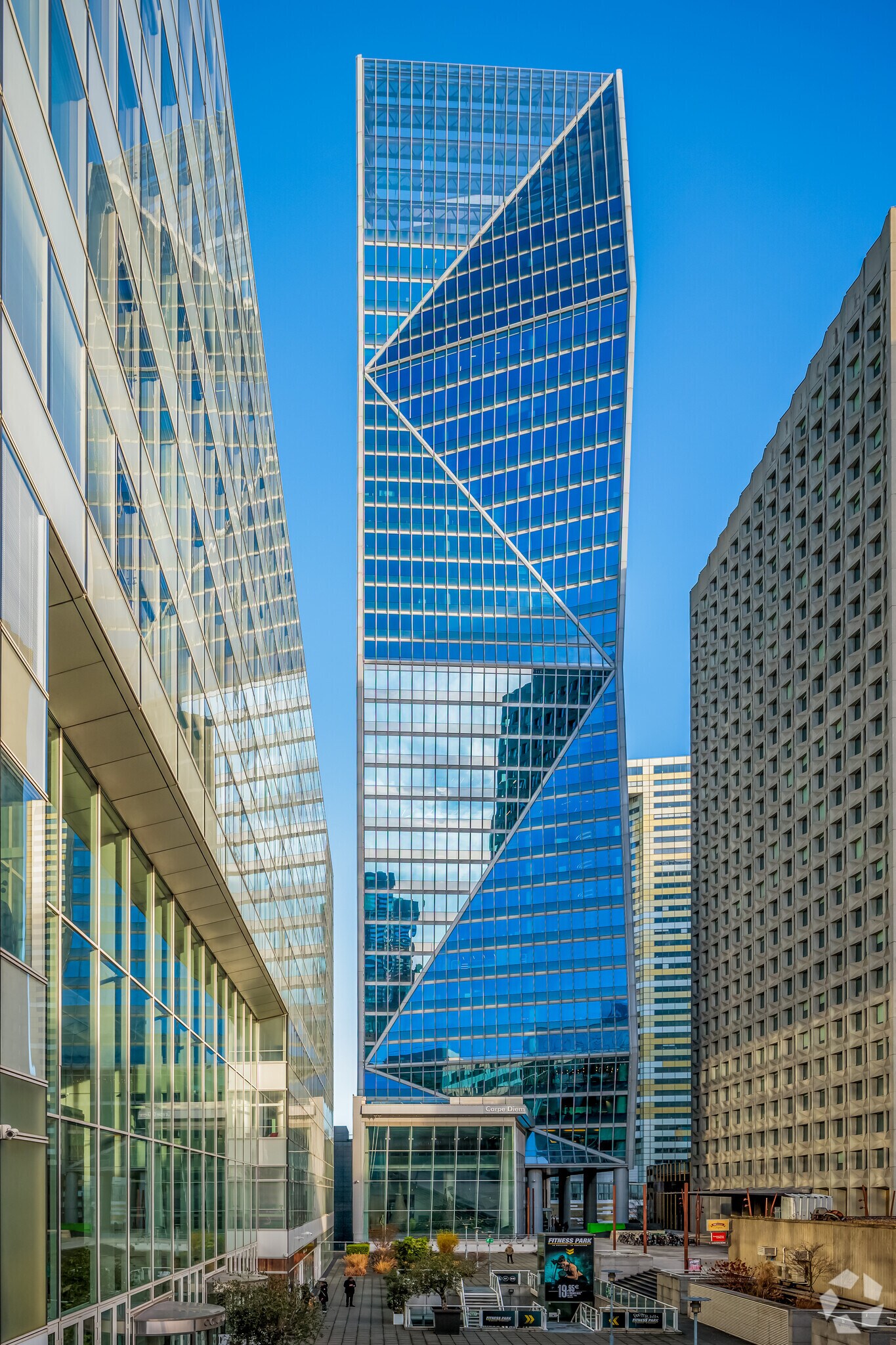 31 Place Des Corolles, Courbevoie to rent Primary Photo- Image 1 of 5