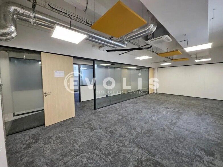 Office in Vanves to rent - Building Photo - Image 2 of 49