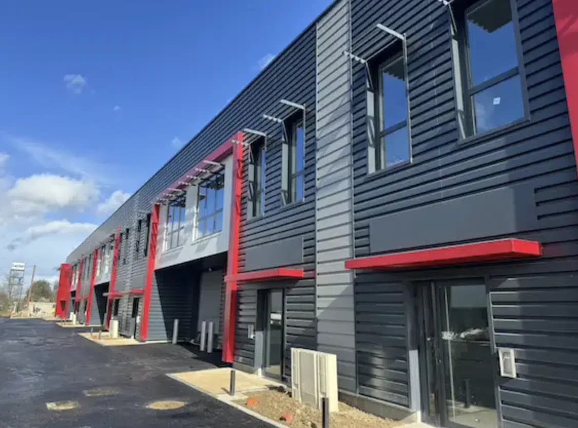 Light Industrial in Ferrières-en-Brie to rent Building Photo- Image 1 of 6