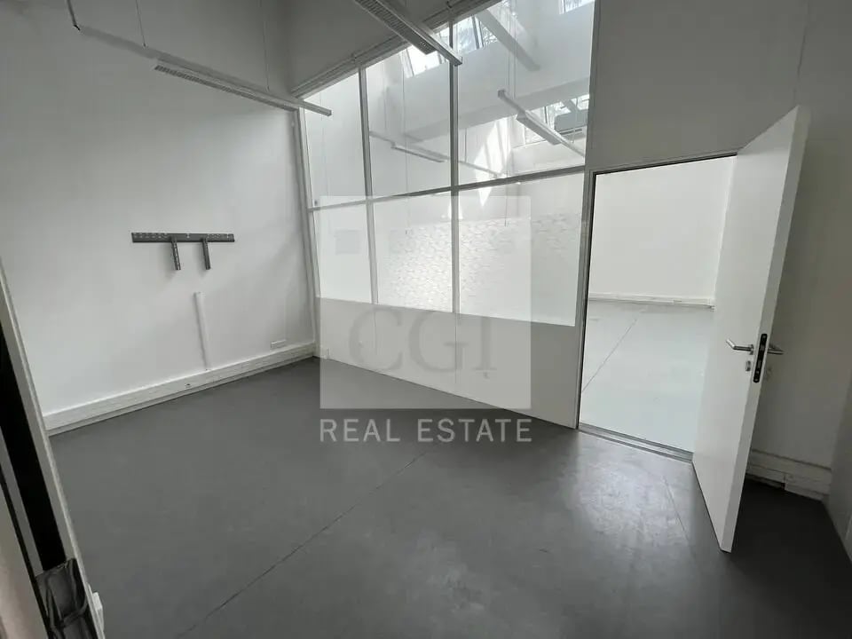 Office in Lyon to rent Interior Photo- Image 1 of 6