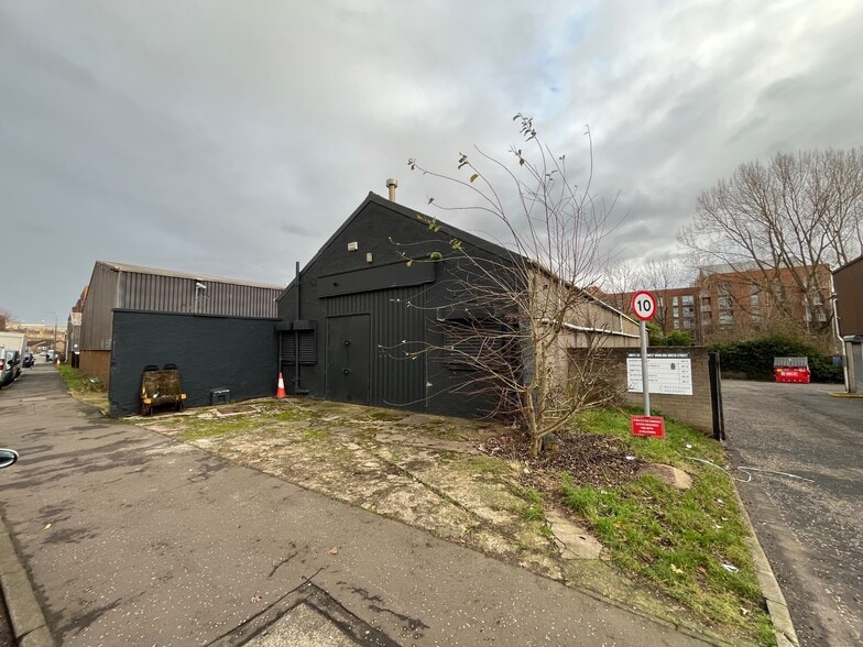 31 West Bowling Green St, Edinburgh to rent - Building Photo - Image 2 of 3