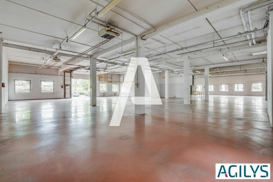 Light Industrial in Antony to rent - Interior Photo - Image 2 of 6