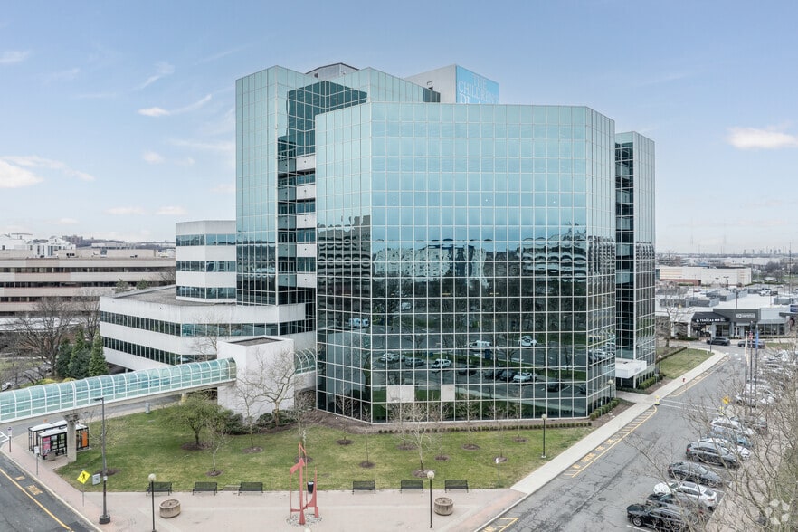 500 Plaza Dr, Secaucus, NJ to rent - Building Photo - Image 1 of 6