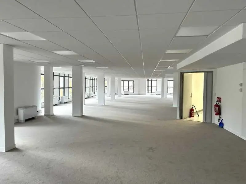 107 Quai Du Docteur Dervaux, Asnières-sur-Seine to rent Interior Photo- Image 1 of 3