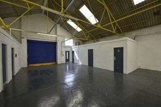 Shepley Rd, Manchester to rent Interior Photo- Image 2 of 4