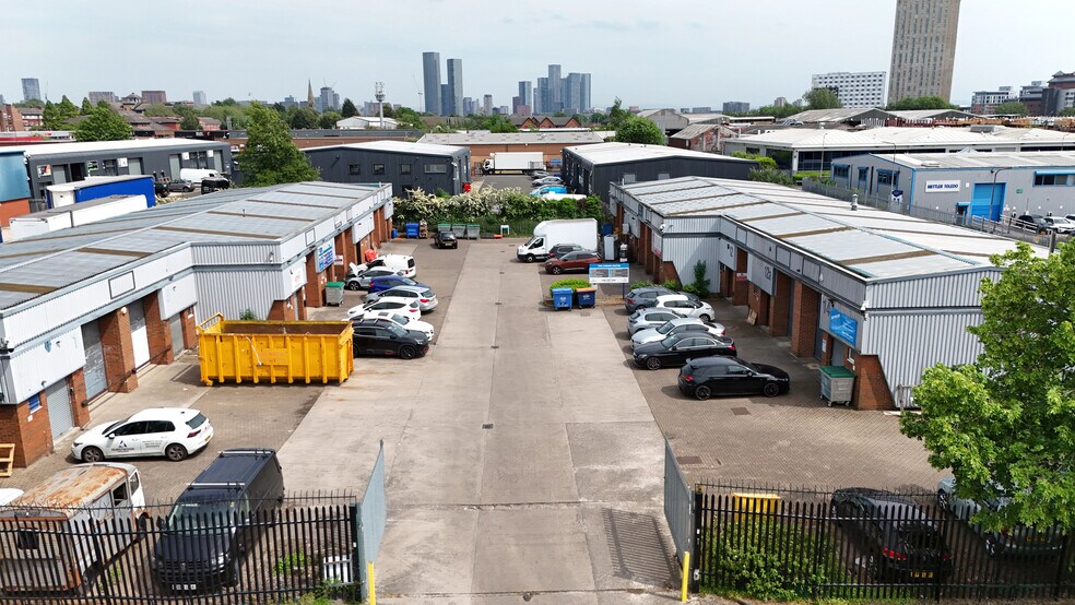 Vere St, Salford to rent - Building Photo - Image 3 of 8