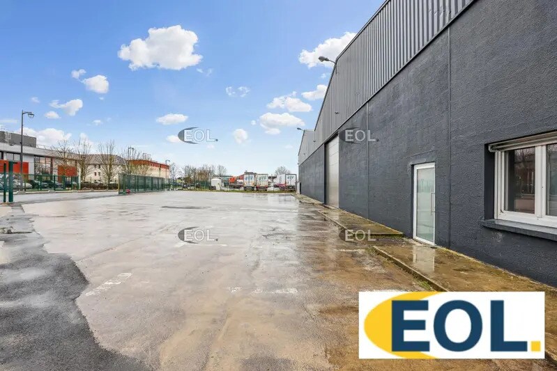 Light Industrial in Le Mesnil-Amelot to rent - Building Photo - Image 1 of 10
