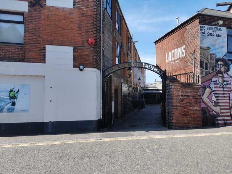 Main Cross Rd, Great Yarmouth to rent - Building Photo - Image 2 of 3