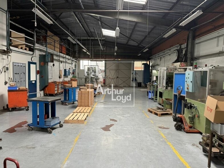 Light Industrial in Vaux-le-Pénil for sale - Building Photo - Image 2 of 10