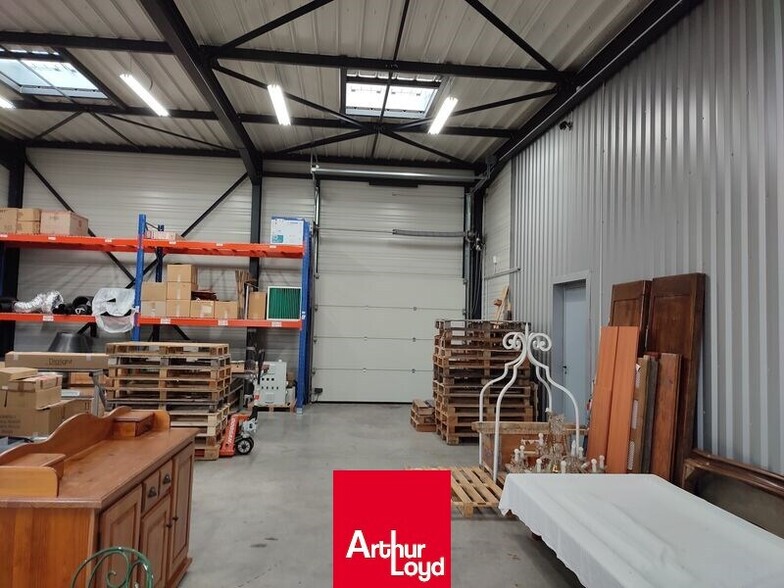 Light Industrial in Trévoux for sale - Interior Photo - Image 2 of 7
