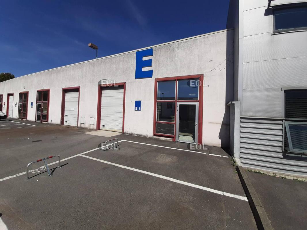 Light Industrial in Ivry Sur Seine to rent Building Photo- Image 1 of 5