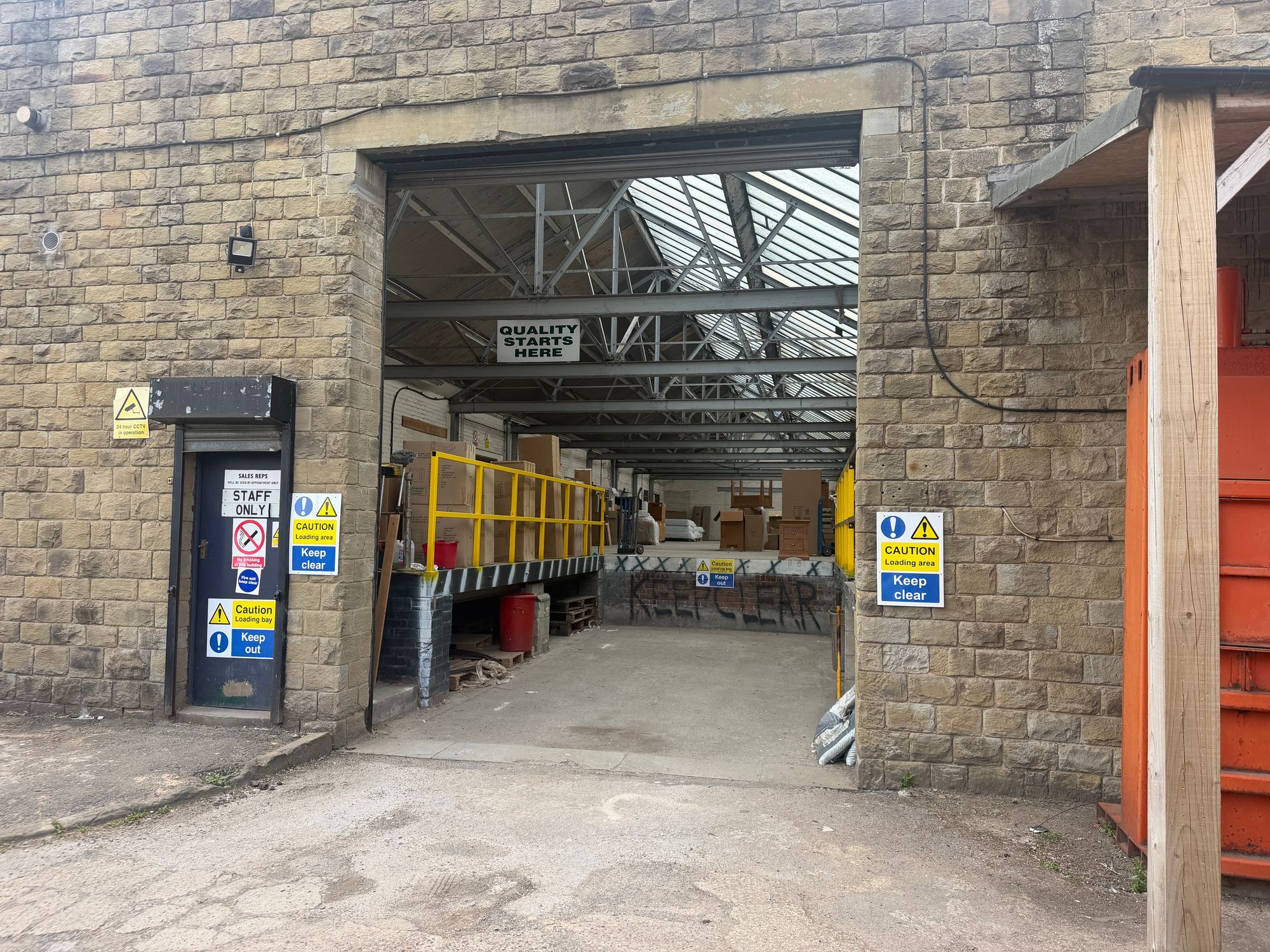 Elm St, Skelmanthorpe to rent Primary Photo- Image 1 of 12