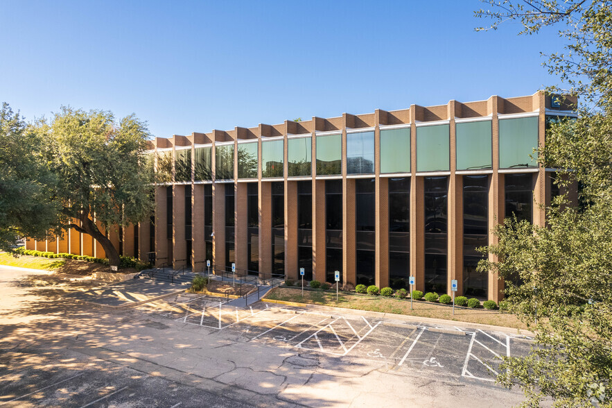 Chase Park Office Campus portfolio of 3 properties for sale on LoopNet.co.uk - Primary Photo - Image 1 of 3