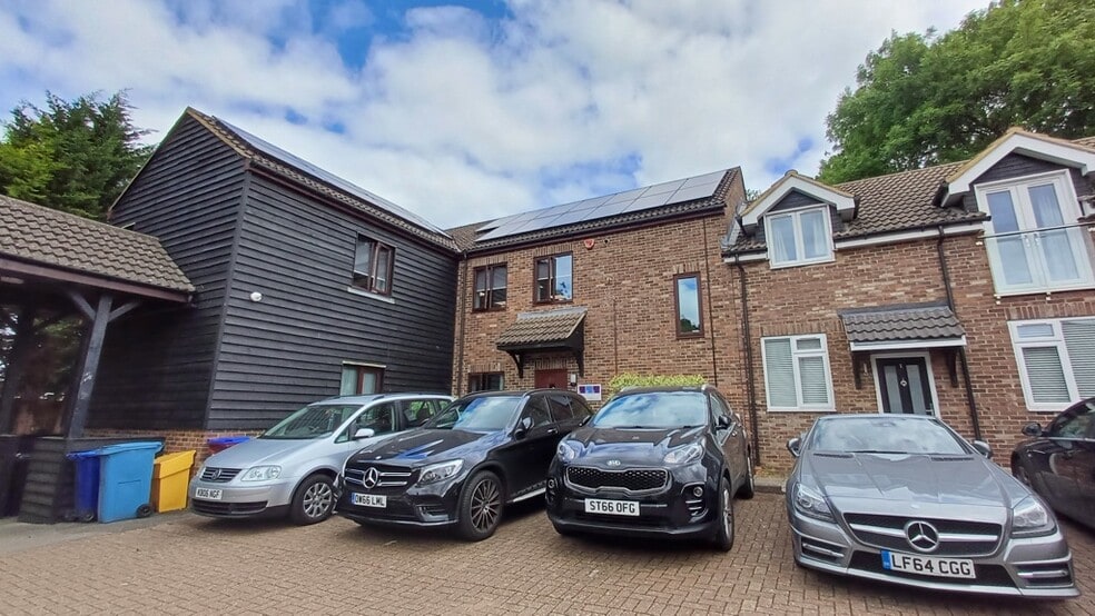 Woodside Rd, Luton for sale - Building Photo - Image 1 of 4