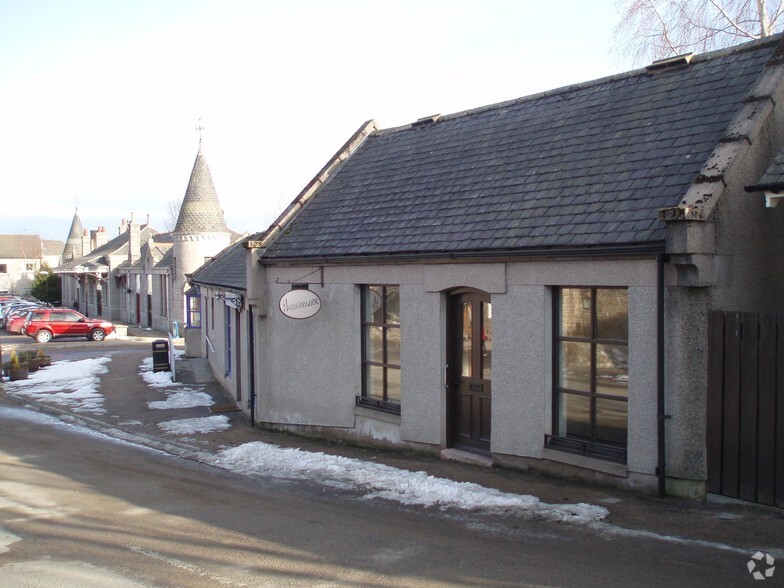 Station Sq, Aboyne for rent - Primary Photo - Image 1 of 1