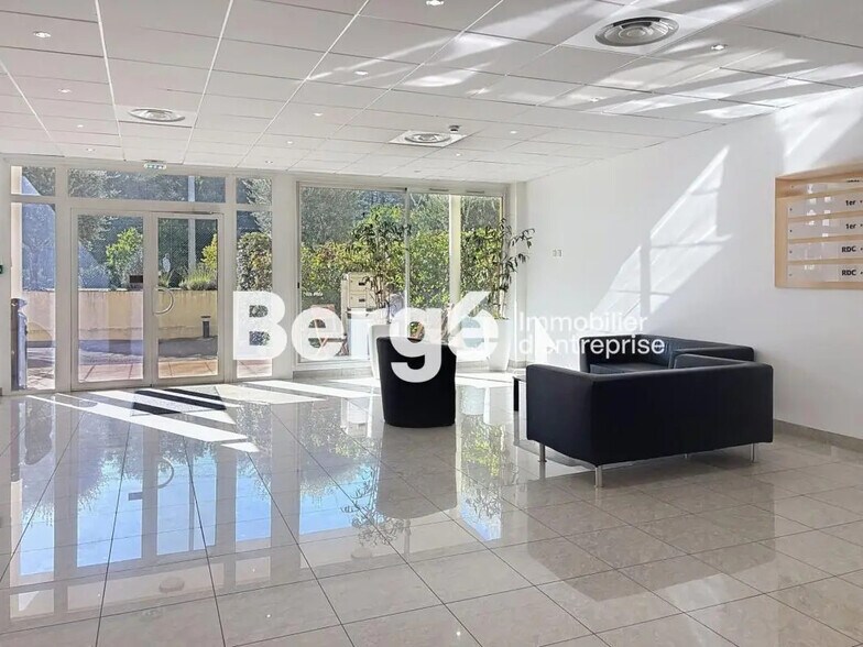 Office in Valbonne to rent - Building Photo - Image 2 of 11