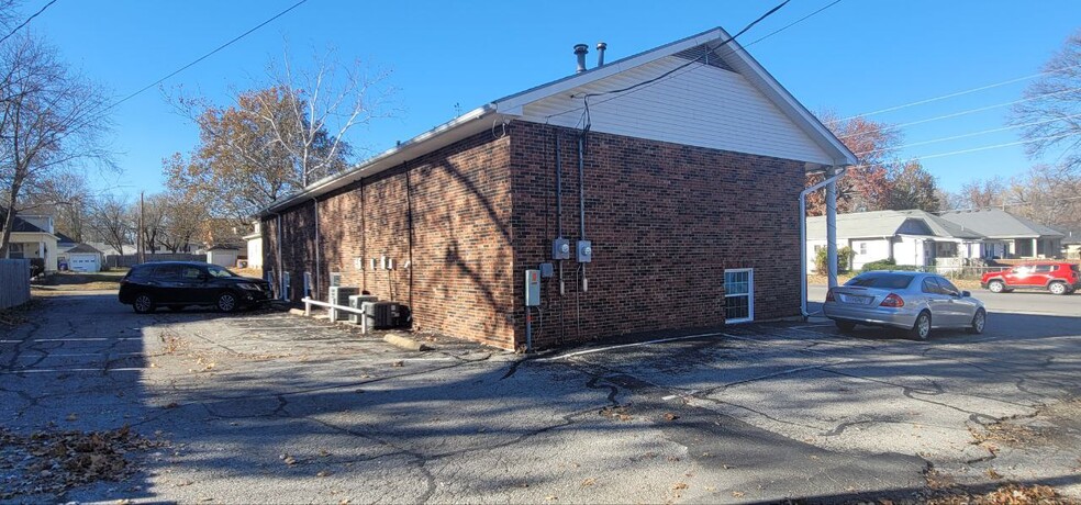 1313 W 16th St, Sedalia, MO for sale - Building Photo - Image 3 of 15