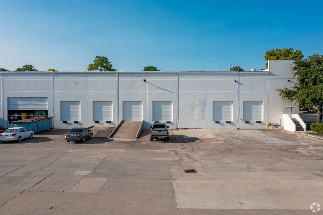 10875 Kempwood Dr, Houston 77043