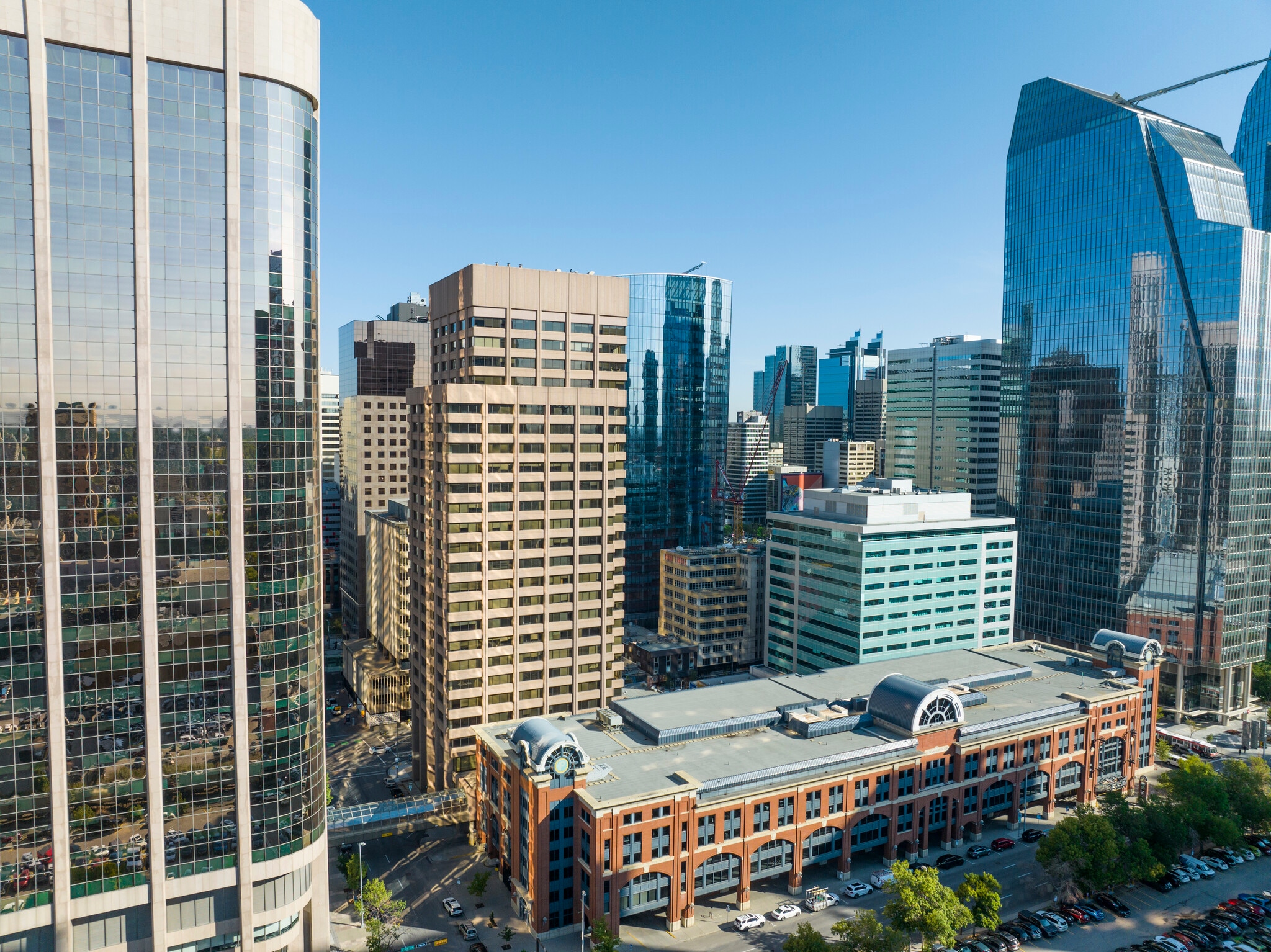 635 8th Ave SW, Calgary, AB to rent Building Photo- Image 1 of 4