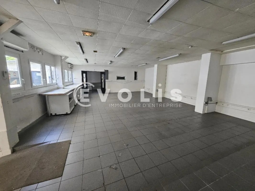 Light Industrial in Montrouge to rent Interior Photo- Image 1 of 14