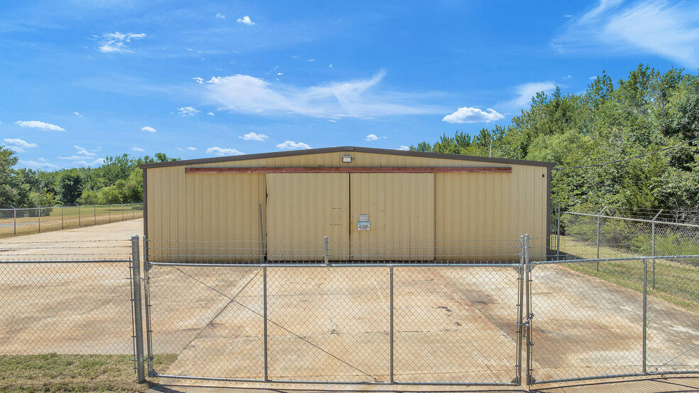 815 E Industrial Rd, Mcalester, OK for rent - Building Photo - Image 3 of 10