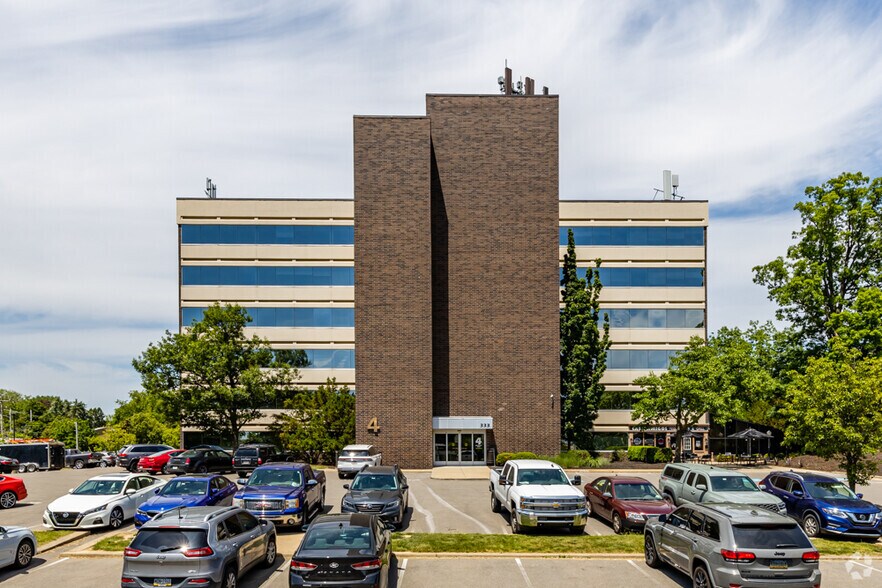 333 Rouser Rd, Coraopolis, PA for sale - Building Photo - Image 2 of 6