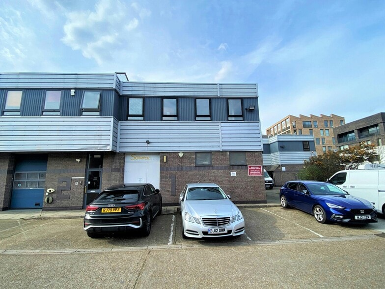 Commerce Rd, Brentford to rent - Building Photo - Image 3 of 6