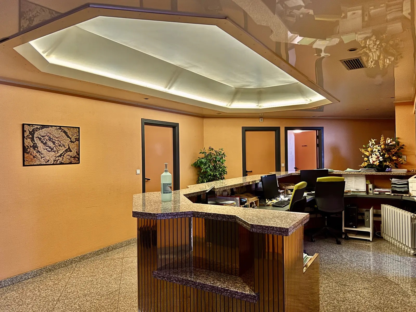 Office in Draguignan for sale Lobby- Image 1 of 5