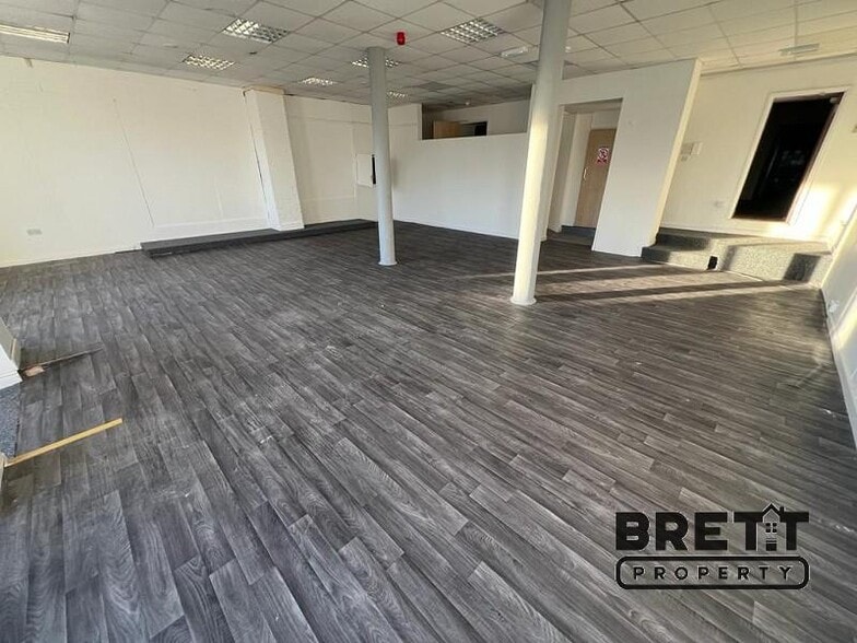 15 Charles St, Milford Haven to rent - Interior Photo - Image 2 of 8