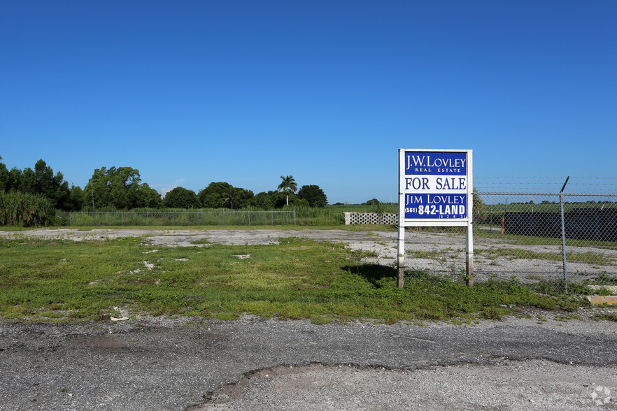 1308 NW 16TH St, Belle Glade, FL for sale - Primary Photo - Image 1 of 1