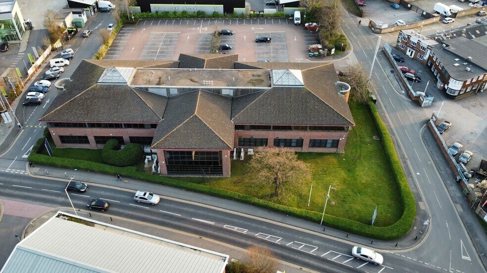Molly Millars Ln, Wokingham to rent - Building Photo - Image 2 of 2