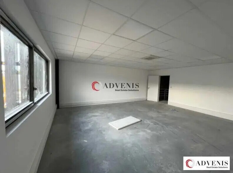 Light Industrial in Mérignac to rent - Interior Photo - Image 2 of 7