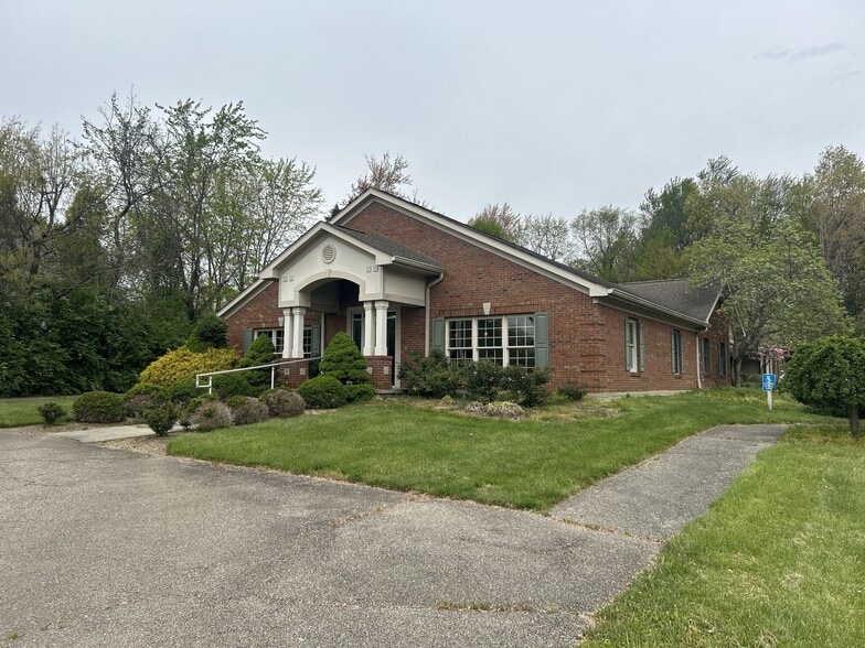 11907 Montgomery Rd, Cincinnati, OH for rent - Building Photo - Image 1 of 18