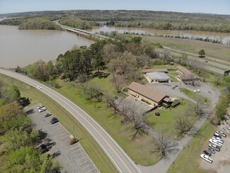 More details for 400 Lake Front Dr, Russellville, AR - Light Industrial for Sale