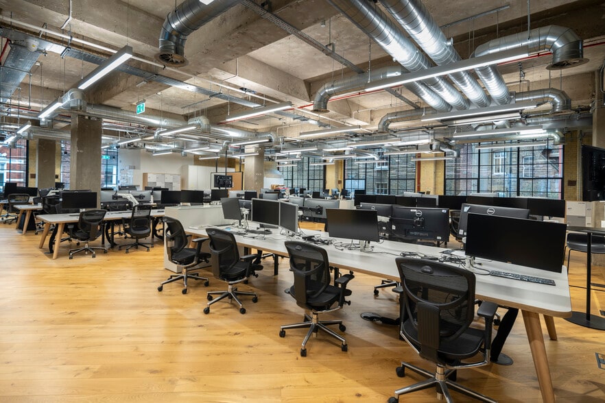 8-10 Back Hl, London to rent - Interior Photo - Image 2 of 17